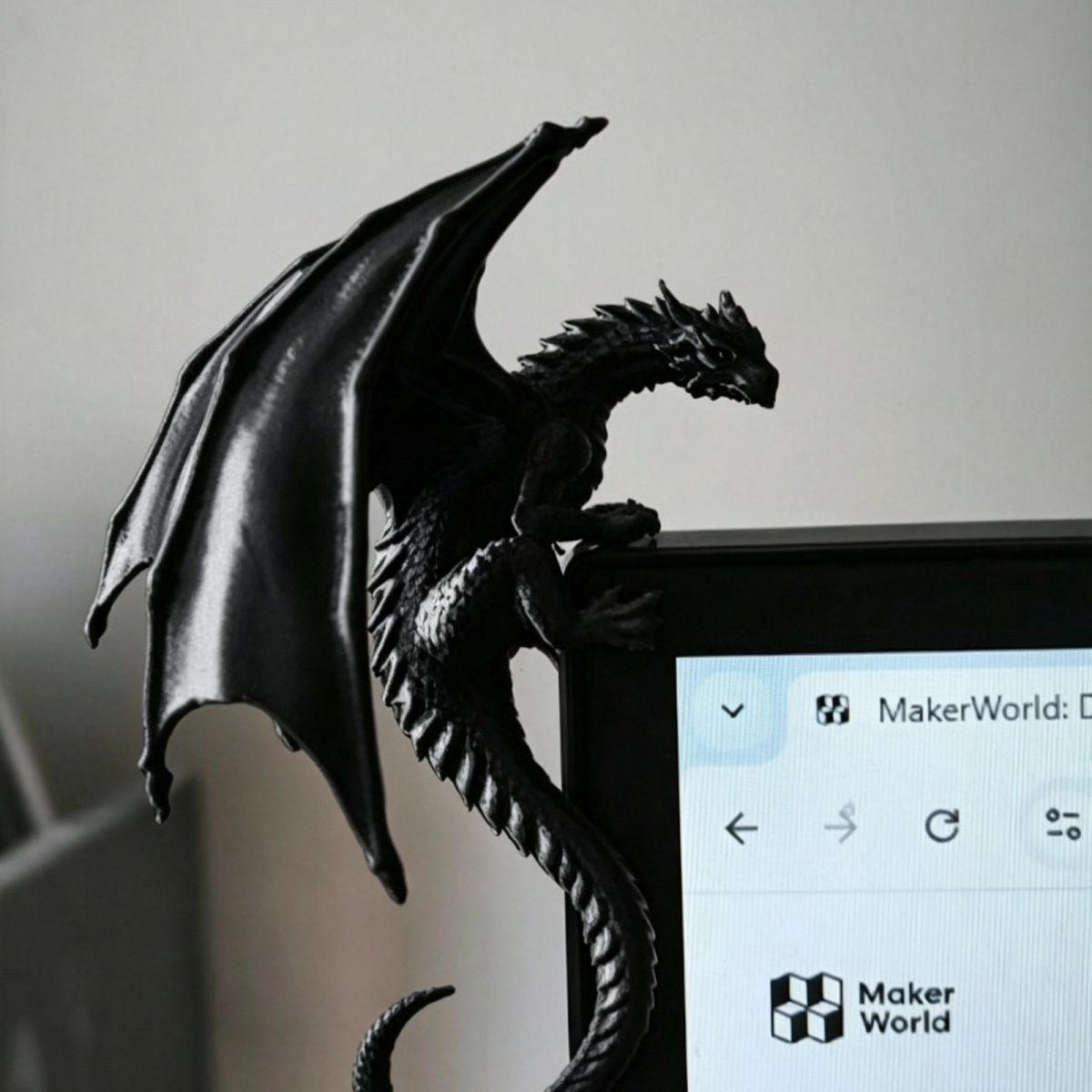 Statuetta di Drago Rilassato p - Esports Gaming Monitor recensione e prezzo