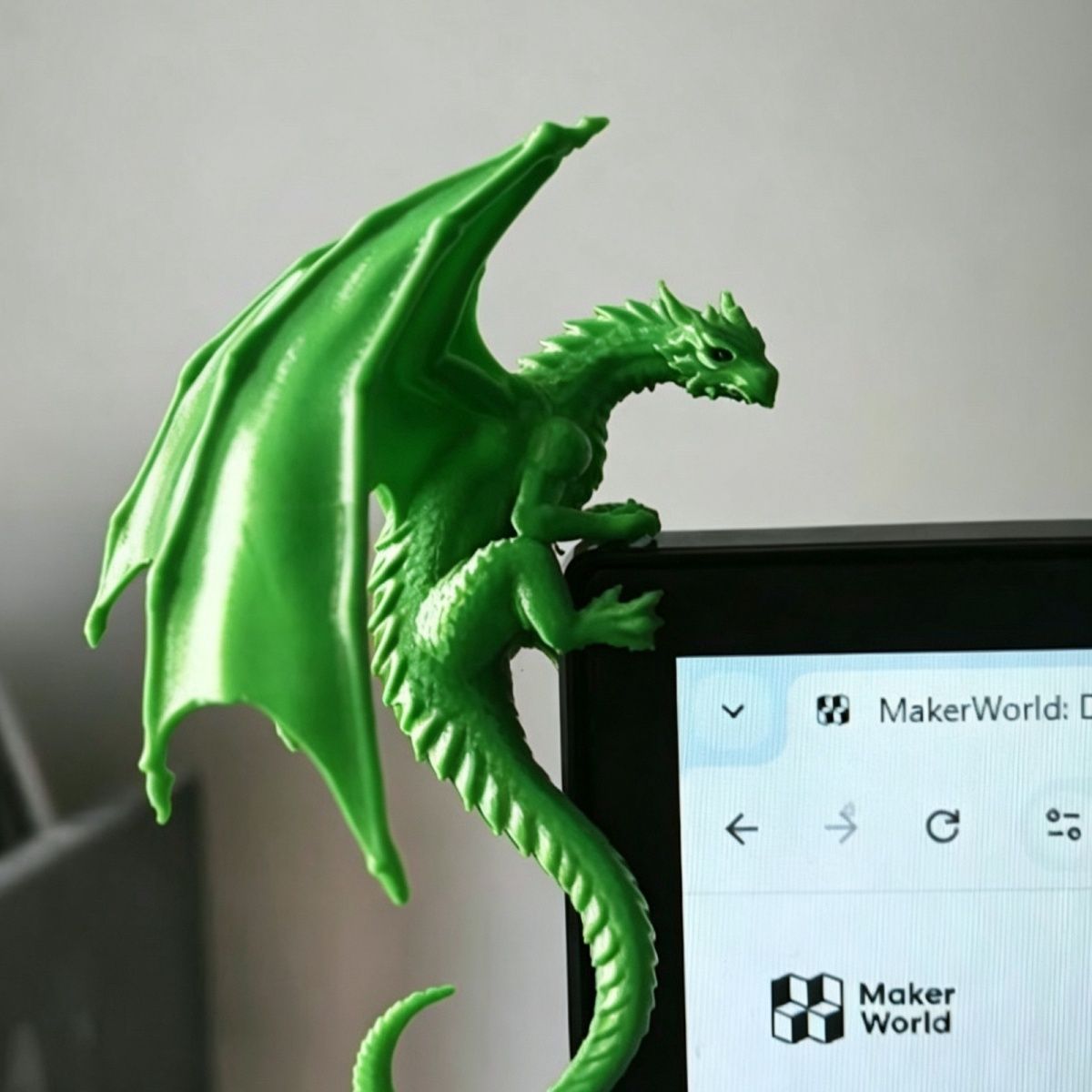 Statuetta di Drago Rilassato p - Esports Gaming Monitor recensione e prezzo
